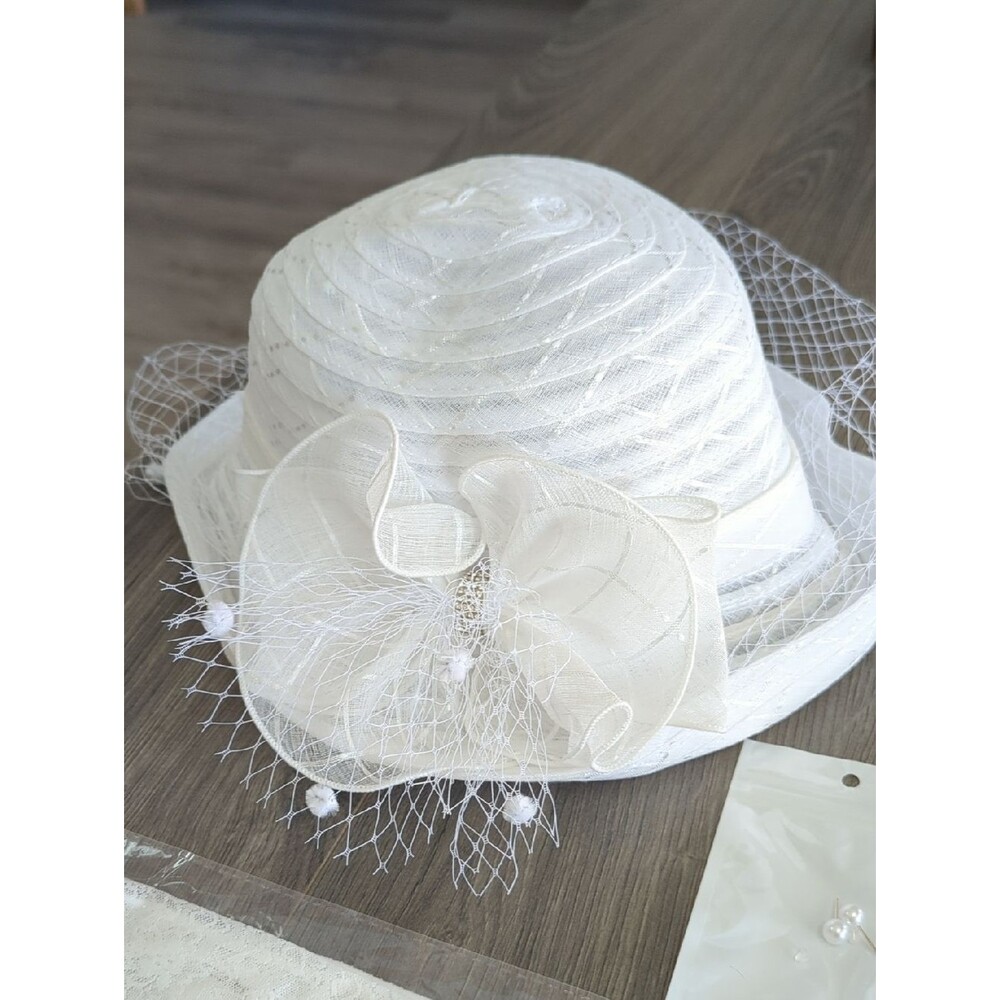 Women's Hat And Accessories Set - Picture 2 of 8